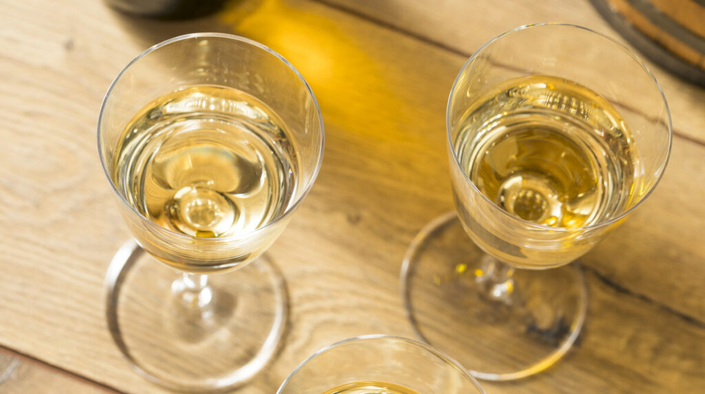 2 sweet wine glasses e1652412844981